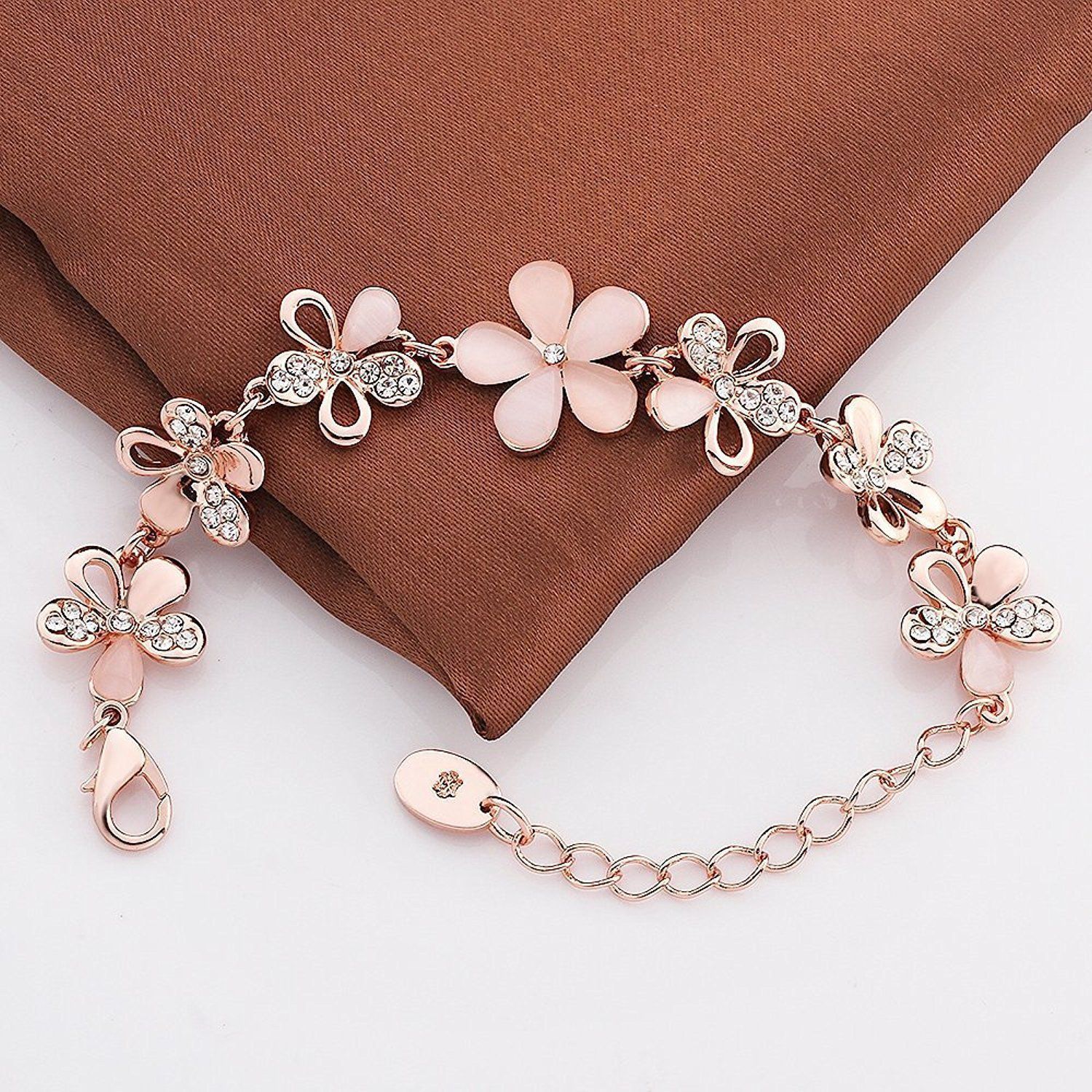 Enchanting Beauty: Silver Charm Bracelets for Women post thumbnail image